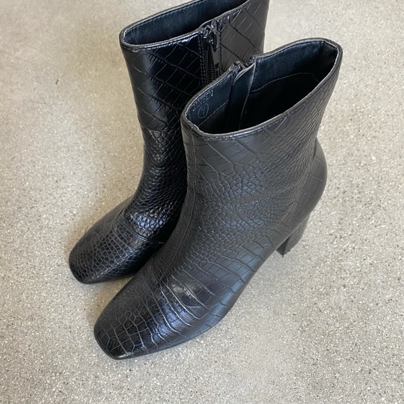 Croc ankle booties - Picture 2 of 4